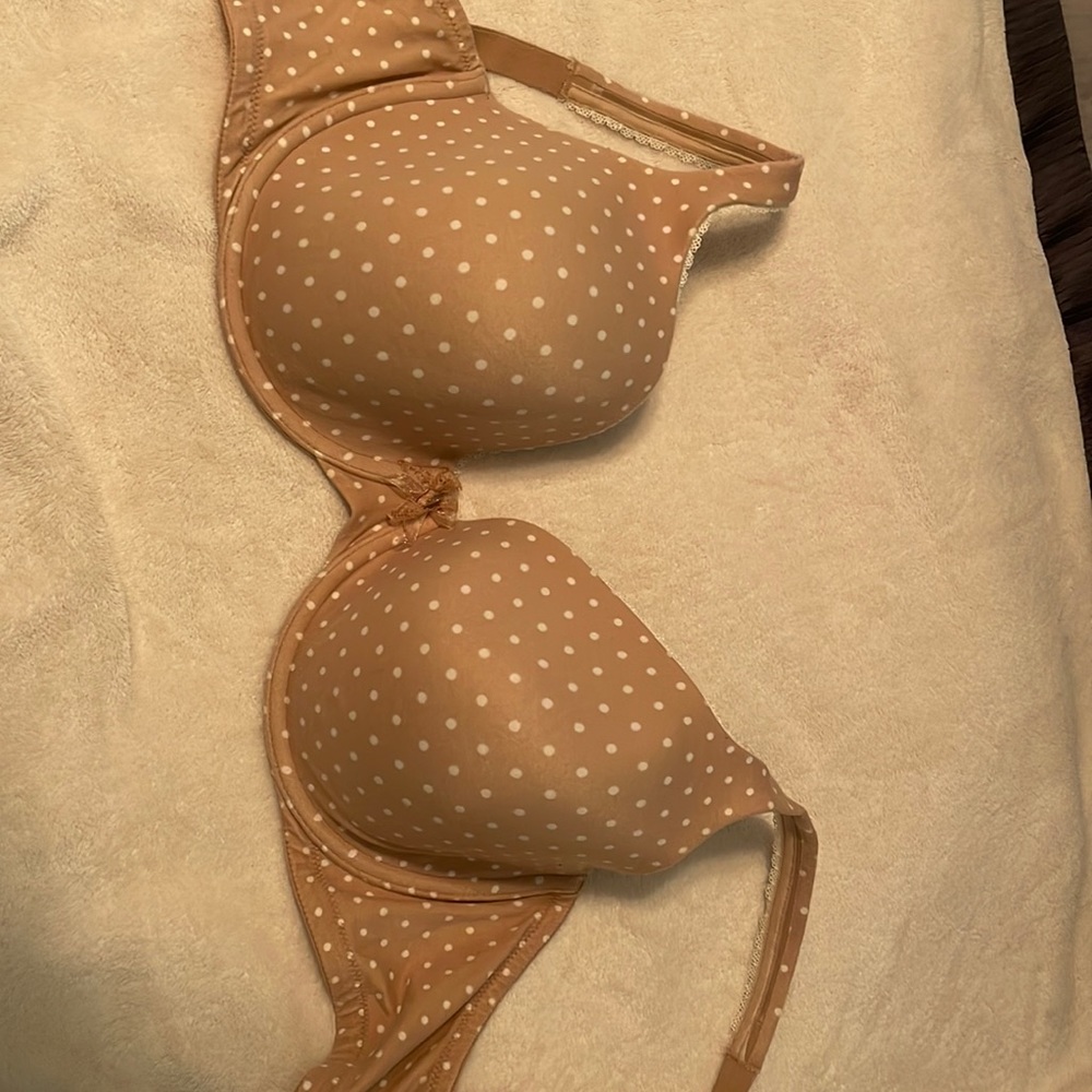 Victoria Secret 36DD Nude bRa